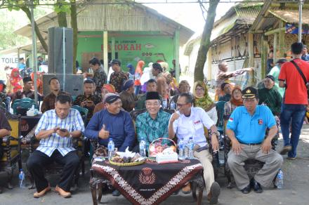 Semarak Sedekah Seribu Tumpeng Pantai Kuwaru