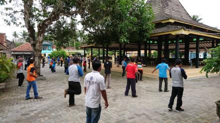 Senam SKJ Muspika Srandakan dan Pamong Desa Poncosari