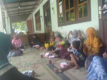 Rapat Pembentukan Kelompok Wanita Tani (KWT)