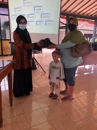 Peduli Balita, Pemerintah Desa Poncosari Membagikan PMT
