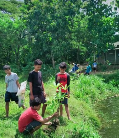 Penanaman Pohon Oleh Pemuda Dusun Babakan