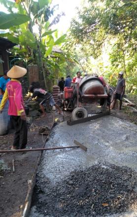 Pelaksanaan Cor Blok Dusun Besole
