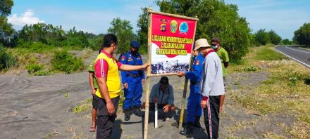 Pemasangan Banner Himbauan Oleh Tim Unit Binmas 
