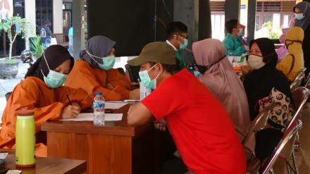 Vaksinasi Lansia Dusun Ngnetak dan Jragan I Kalurahan Poncosari