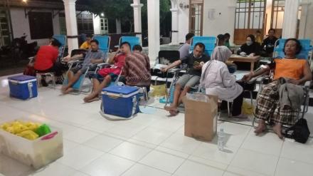 Wujud Kepedulian Sesama, Relawan Poncosari Mengikuti Donor Darah