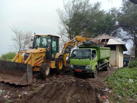 Evakuasi Sampah Pantai Baru, Upaya Meningkatkan Kenyamanan Wisata