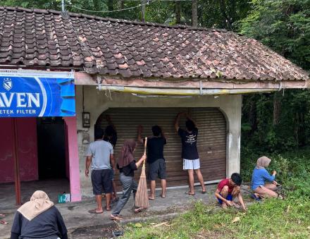 Langkah Awal Penanganan Sampah, Pembersihan Tempat Bank Sampah Dusun Polosiyo