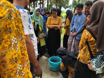 Edukasi Lapangan Batik Alami Indigovera