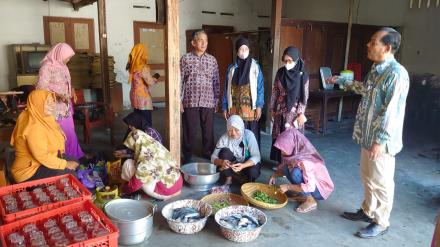 Upaya Turunkan Stunting, Kader Laksanakan Pemberian Makanan Tambahan