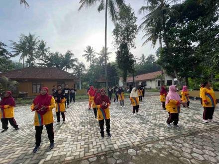 Jaga Kebugaran, Lansia Dusun Wonotingal Ikuti Senam