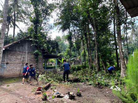 Giat Kerja Bakti Membuat Lapangan Olahraga Dusun Talkondo