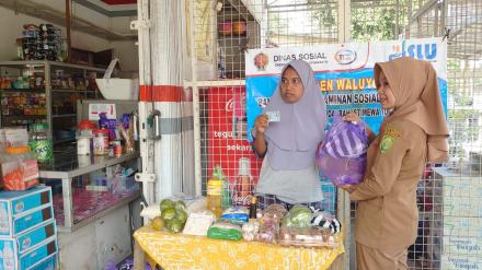 Penyaluran JSLU Kebutuhan Dasar Bagi Lansia Rentan