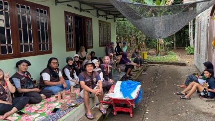 Kerja Bakti Merawat Demplot  KWT Gemah Ripah