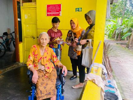 Penyerahan Kartu ATM PKH Kepada KPM Baru