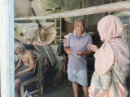 Penyerahan Kartu PKH Kepada Peserta PKH Baru