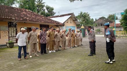 Giat Apel Pagi Pamong Poncosari