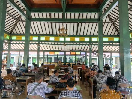 Pembahasan Program Melalui Rapat Koordinasi Rutin Pamong Poncosari