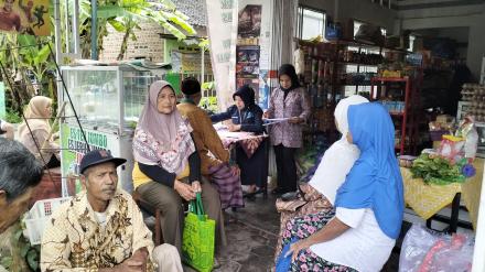 Penyaluran Bansos JSLU Upakan Kesejahteraan Lansia