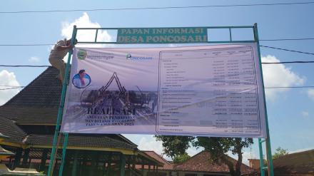 Pemasangan Baliho Realisasi Anggaran Kalurahan Poncosari Tahun 2026