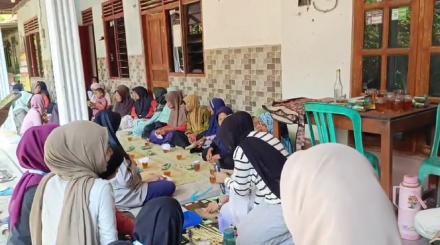 Kegiatan Work Shop Spray Anti Nyamuk Mahasiswa KKN UNTIDAR