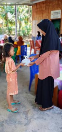 Pemberian PMT Pada Posyandu Wonotingal Guna Mendukung Pemenuhan Gizi Balita